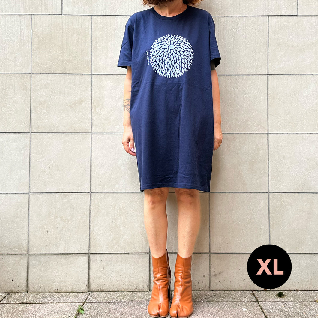 BigTee o Maxi Dress navy con stampa Crisantemo