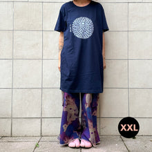 Load image into Gallery viewer, BigTee o Maxi Dress navy con stampa Crisantemo
