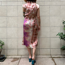 Load image into Gallery viewer, Abito  tie dye  sui toni del rosa seta  Y2k
