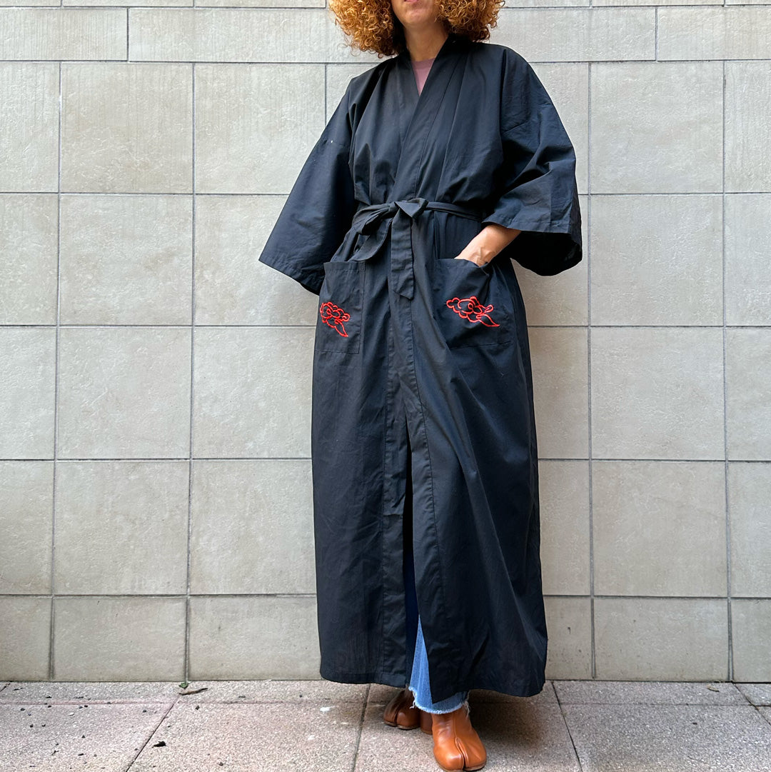 Vestaglia a kimono Lillian Vernon nero con ricamo drago 70s