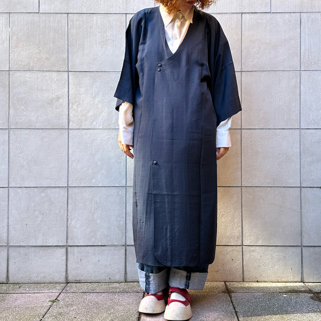 kimono in seta shantug con allacciatura a bottoni 50s