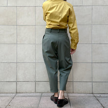 Load image into Gallery viewer, Pantalone Marios color salvia
