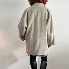 Load image into Gallery viewer, Cappotto Herringbone tweed color grigio/ bianco 80s
