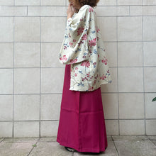 Load image into Gallery viewer, Haori color panna con fiori rosa 50s
