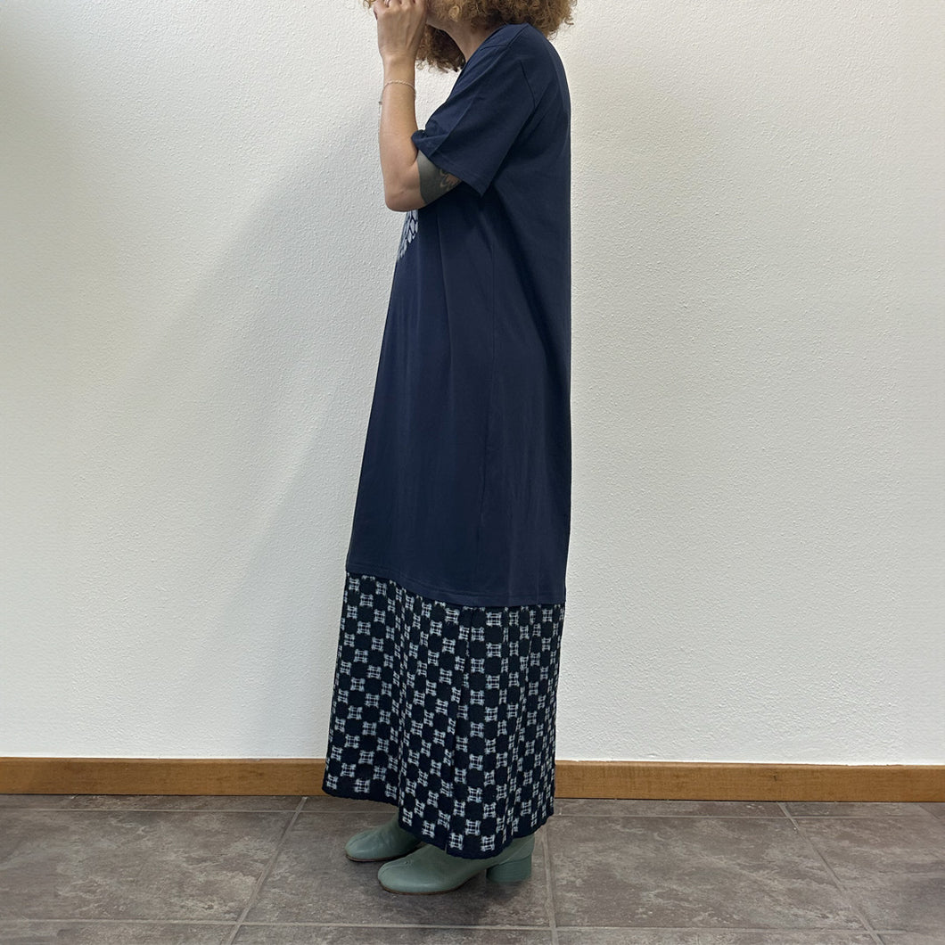 Maxi Dress Navy con stampa Crisantemo con tessuto antico giapponese kasuri