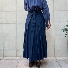 Load image into Gallery viewer, Hakama  gonna  tradizionale giapponese   sartoriale
