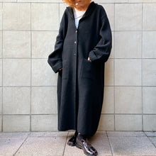Load image into Gallery viewer, Maxi cappotto nero in lana cotta
