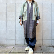 Load image into Gallery viewer, Kimono da uomo sui toni del marrone e grigio  50s
