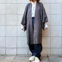 Load image into Gallery viewer, Kimono da uomo sui toni del marrone e grigio  50s
