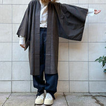 Load image into Gallery viewer, Kimono da uomo sui toni del marrone e grigio  50s
