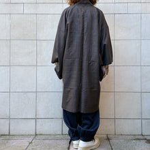 Load image into Gallery viewer, Kimono da uomo sui toni del marrone e grigio  50s

