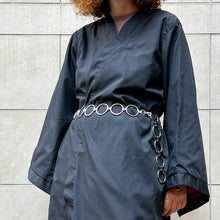 Load image into Gallery viewer, kimono  sartoriale nero con drago ricamato 70s
