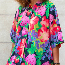 Load image into Gallery viewer, Camicia con stampa fragole 80s

