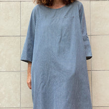 Load image into Gallery viewer, Maxi blusa/abito color denim a righe bianca verticali made in Japan
