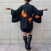 Load image into Gallery viewer, Haori giapponese in seta nero con ricami ventagli arancioni vintage
