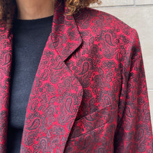 Load image into Gallery viewer, trench in jacquard rosso e nero 80s
