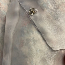Load image into Gallery viewer, Jeogori giacca Hanbok sartoriale color nude con fiori sui toni del rosa
