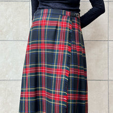 Load image into Gallery viewer, Kilt lungo in check rosso nero 80s
