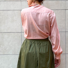 Load image into Gallery viewer, Camicia seta rosa 80s

