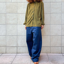 Load image into Gallery viewer, Camicia in seta color kakhi 70s
