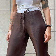 Load image into Gallery viewer, Pantalone marrone seta 2000s
